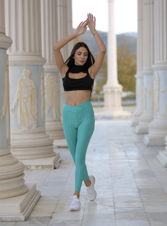 Ärmellose, ausgehöhlte Sport-Kurztops in Schwarz mit durchgehendem Rücken