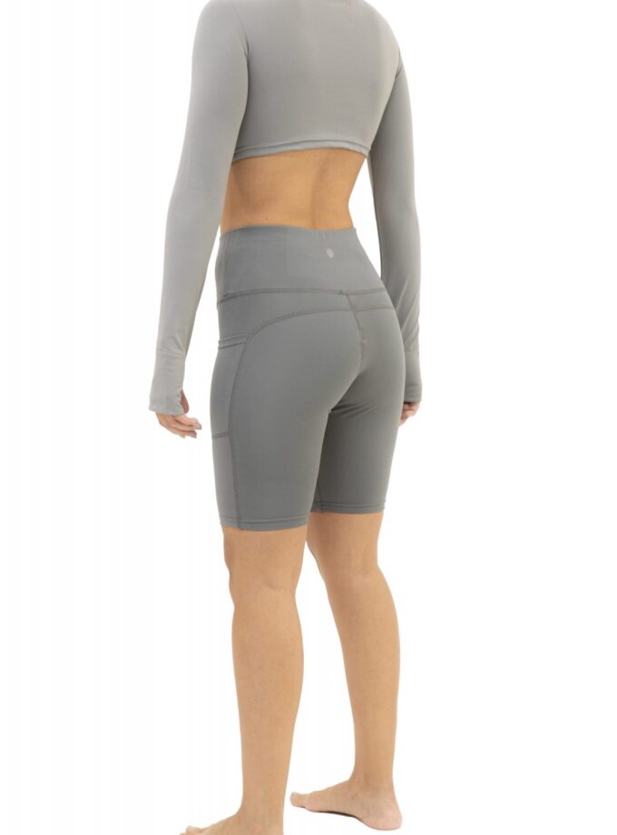 Langärmliges, ausgehöhltes Sport-Kurztop in Grau mit durchgehendem Rücken